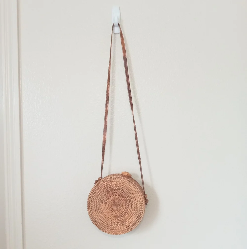 Woven Rattan Handmade Circular Brown Crossbody Shoulder Bag - Picture 4 of 8